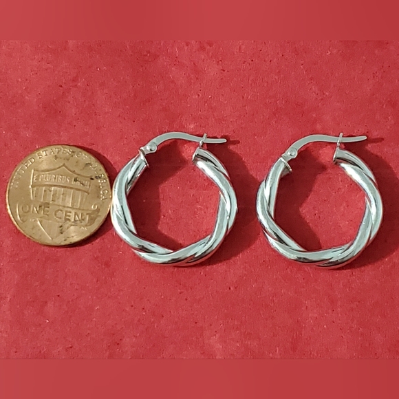 14K White Gold Twisted Textured Hoop Earrings - Picture 5 of 5